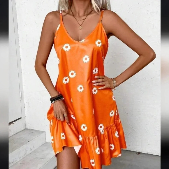 Women's Summer Holiday Daisy Flower Print Spaghetti Strap Dress - Picture 2 of 4